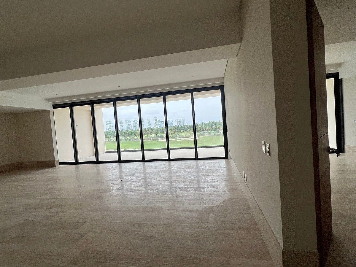 Sala, photo 2 of 14