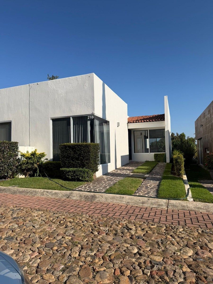 Linda Casa à Beira do Lago, foto 1 de 26