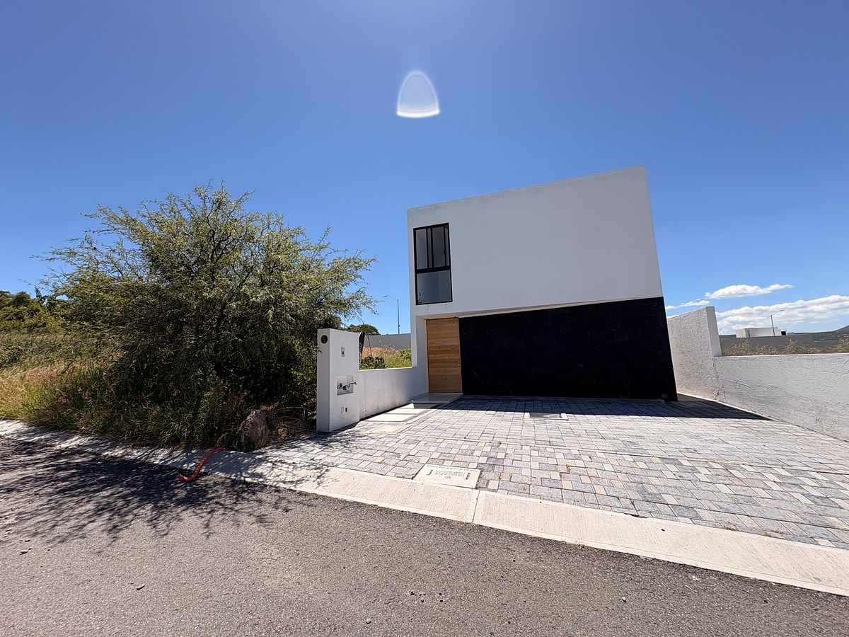 House in Gated Community in Grand Preserve, Querétaro, photo 2 of 18