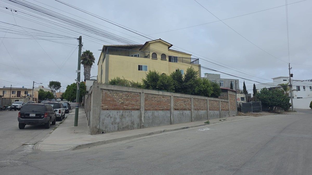 SALE OF BUILDING WITH APARTMENTS., photo 1 of 4