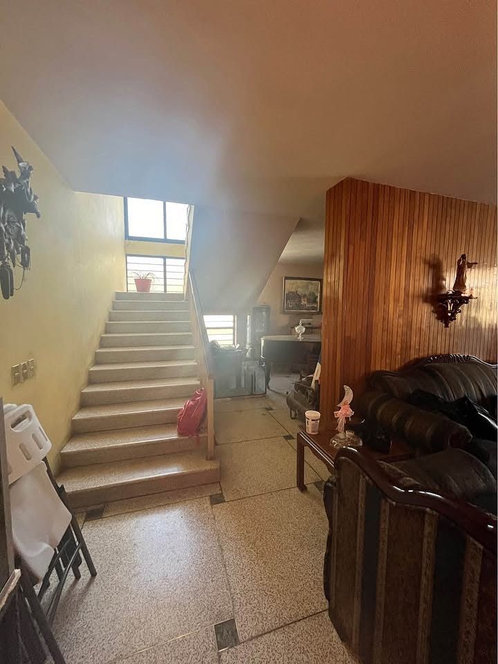 House for sale as land or for remodeling in Jardines Del Bosque - foto 4