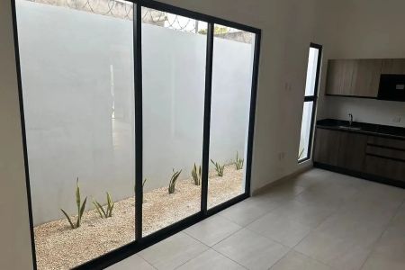 Aluguel de Townhouse a duas quadras da Av. Corea Racho.