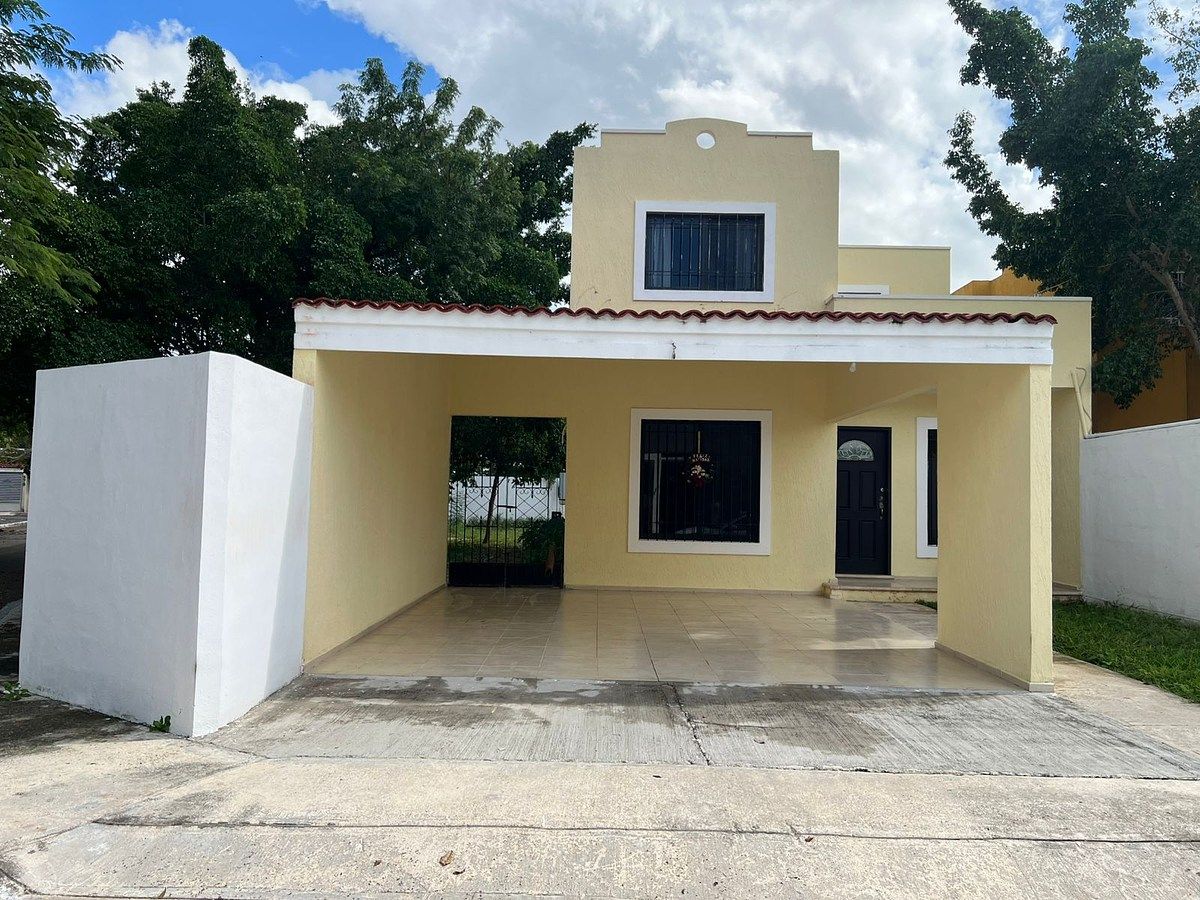 Casa en Esquina con Amplio Terreno en Gran Santa Fe, Mérida, foto 1 de 14