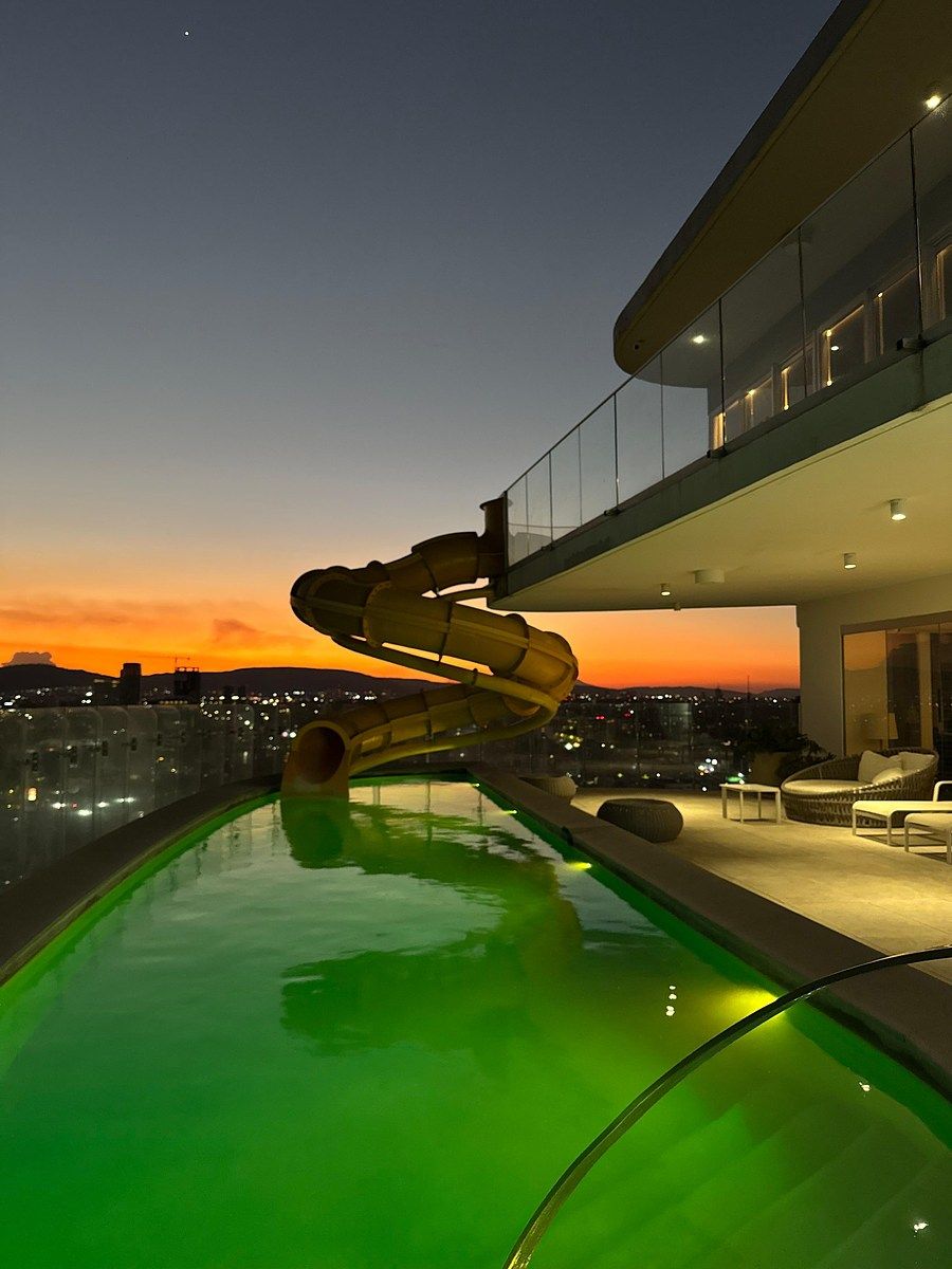 LUXURY APARTMENT FOR RENT, photo 1 of 24