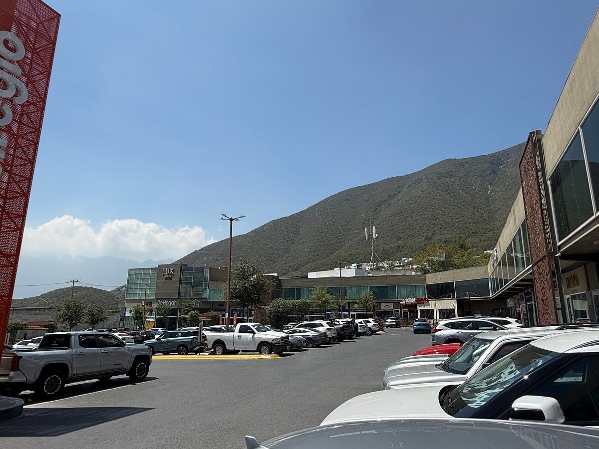 Local comercial en Colinas de San Jerónimo, Monterrey, foto 2 de 4