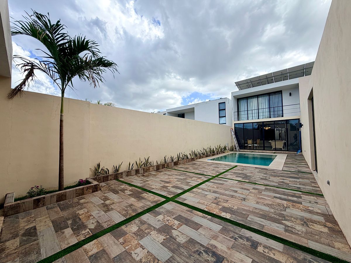 HOUSE FOR SALE IN DZITYÁ WITH 4 BEDROOMS, SPACIOUS LAND AND 20 SOLAR PANELS, photo 1 of 47