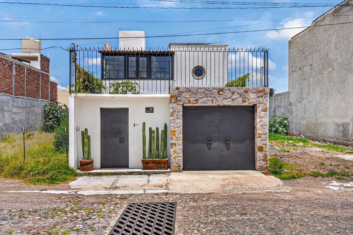 House in San Miguel de Allende 15 minutes from the Center, photo 1 of 26
