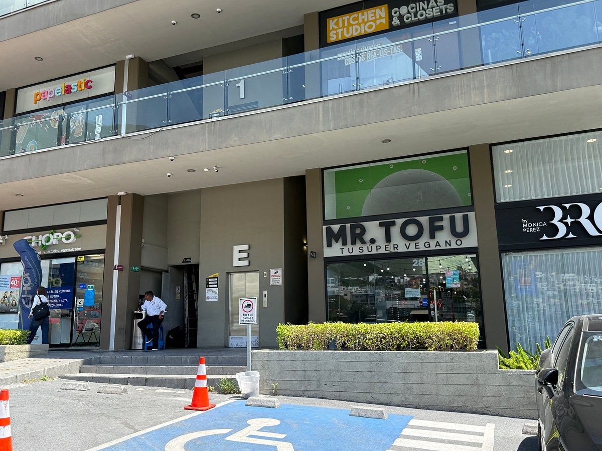 Local comercial en Colinas de San Jerónimo, Monterrey, foto 2 de 5