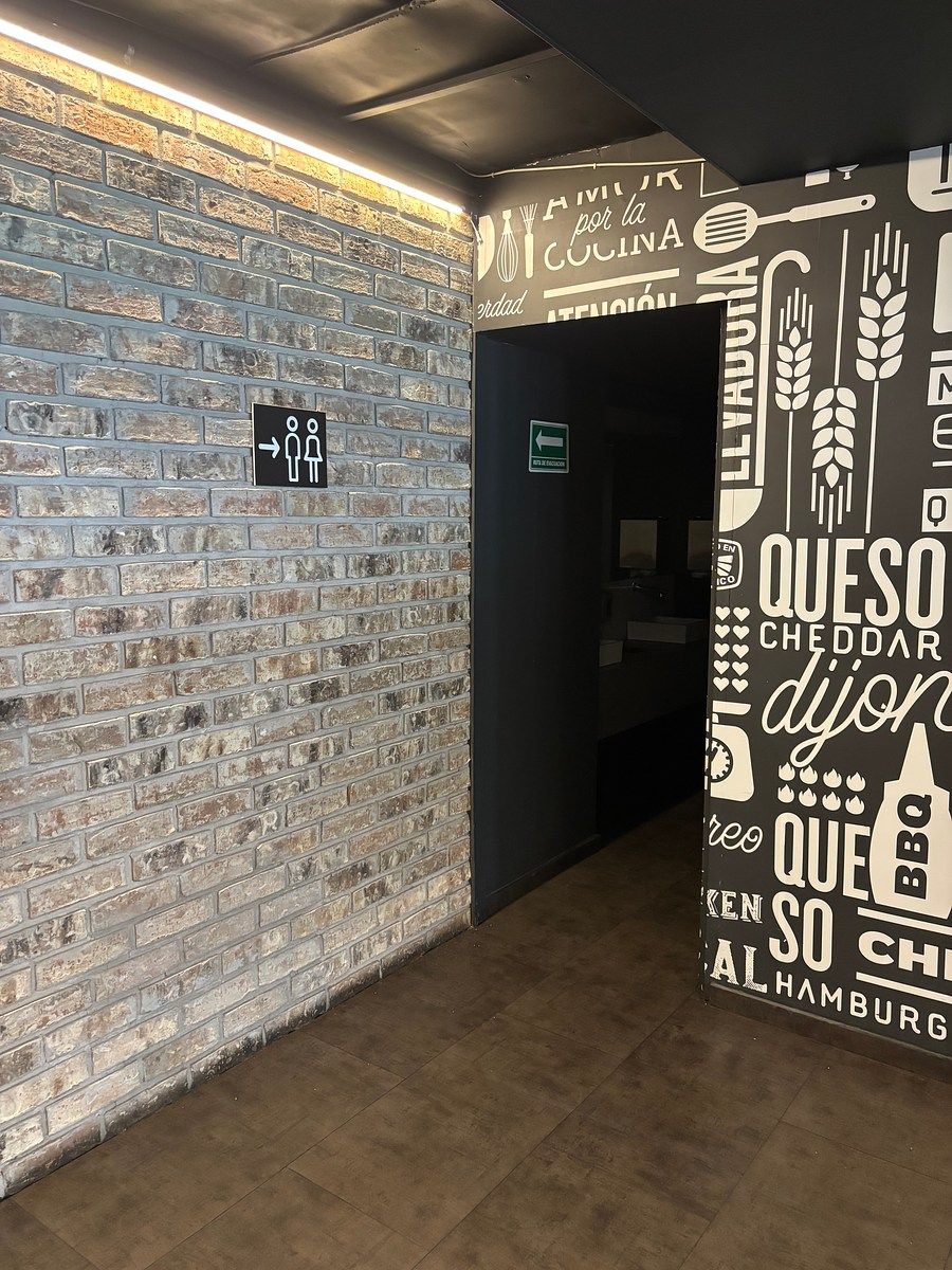 Retail Space in ZEDEC Santa Fe, Álvaro Obregón, photo 7 of 18