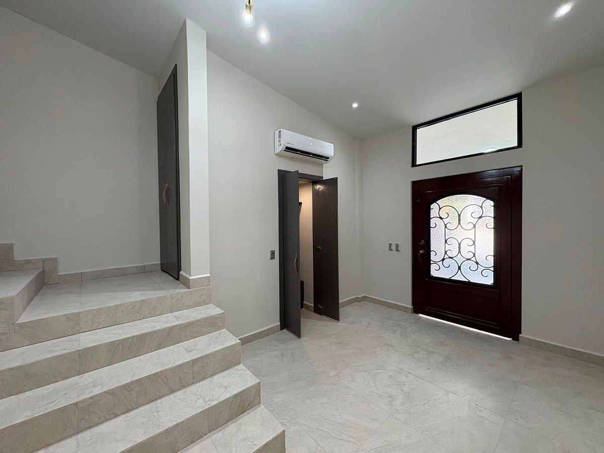 House in Las Cumbres 4 Sector C, Monterrey, photo 2 of 17