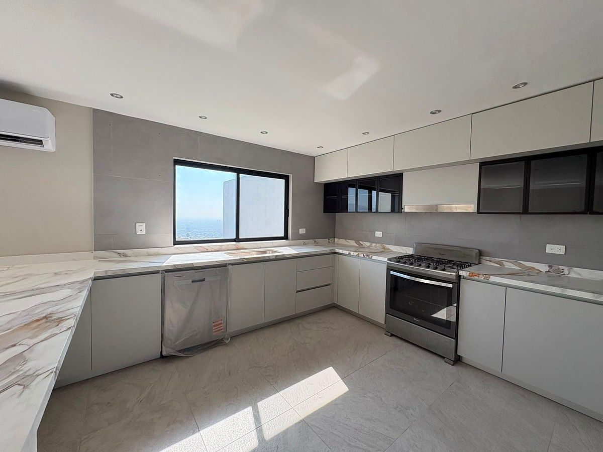 House in Las Cumbres 4 Sector C, Monterrey, photo 8 of 17