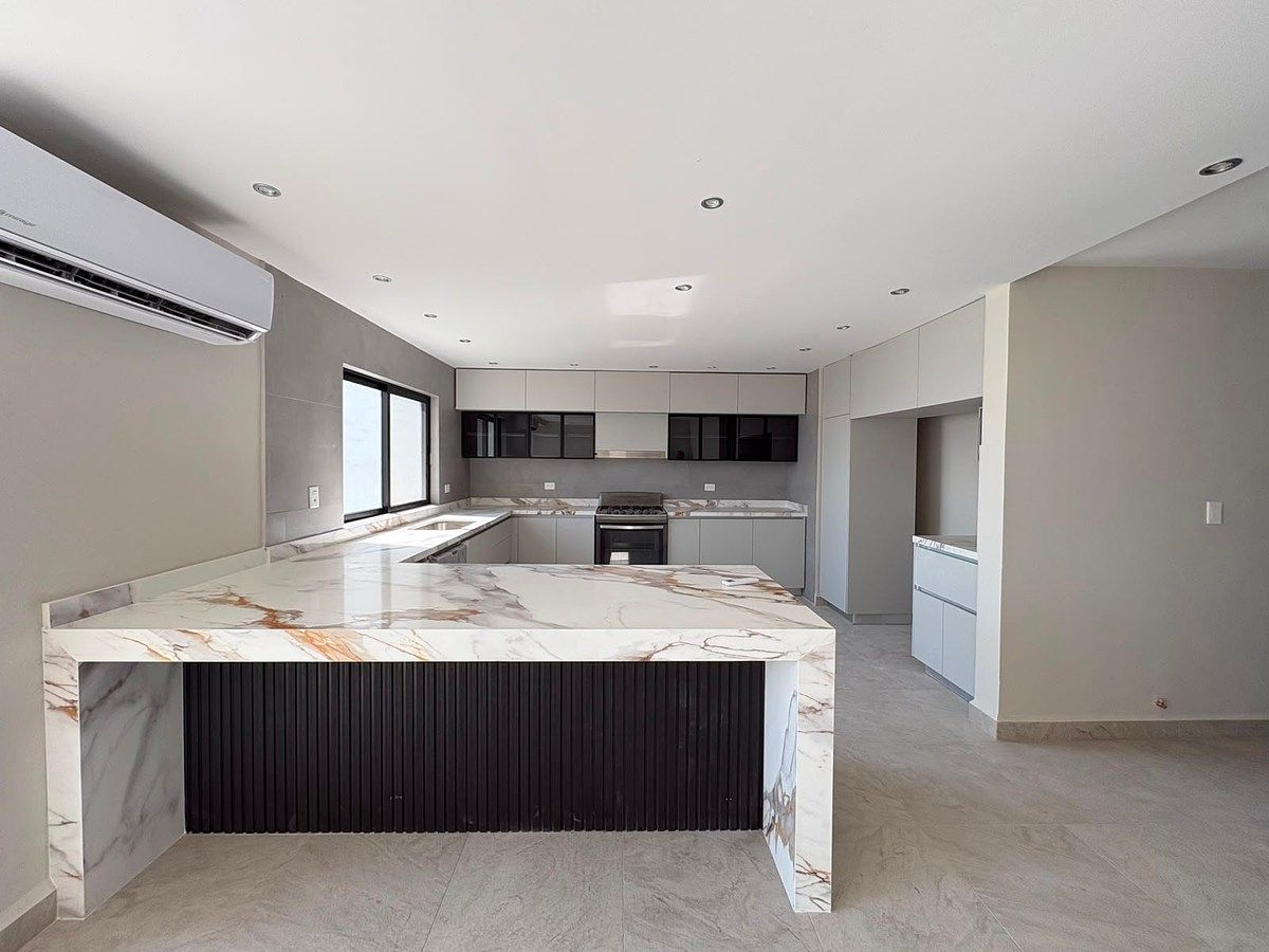House in Las Cumbres 4 Sector C, Monterrey, photo 10 of 17