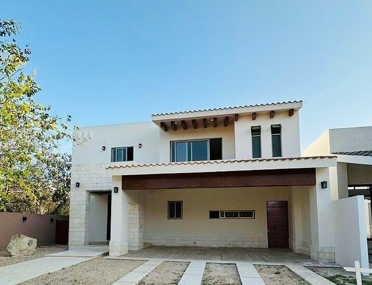 Casa en venta en Parque Central de 4 habitaciones, foto 1 de 44