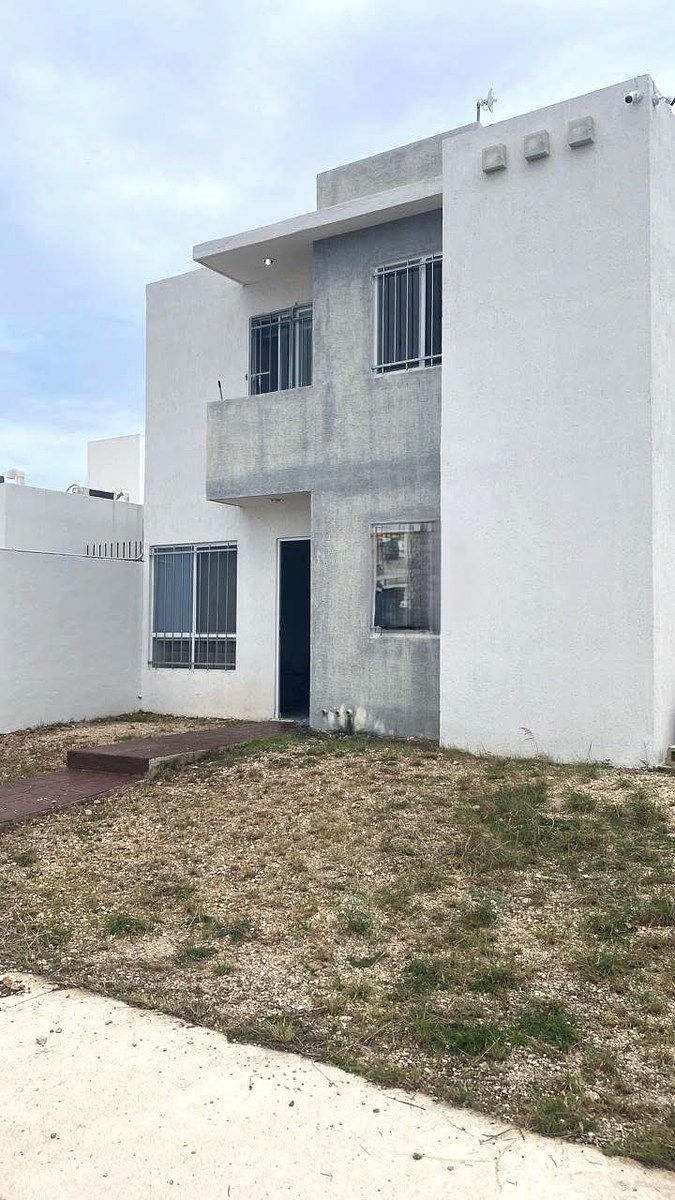 FOR SALE HOUSE ON CORNER PASEOS DE MERIDA, TIXCACAL, photo 1 of 9