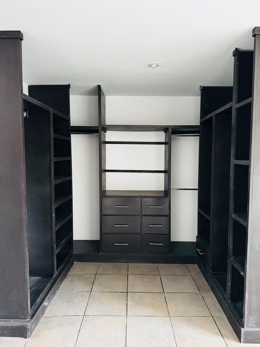 Walking Closet Habitacion Principal, photo 9 of 21