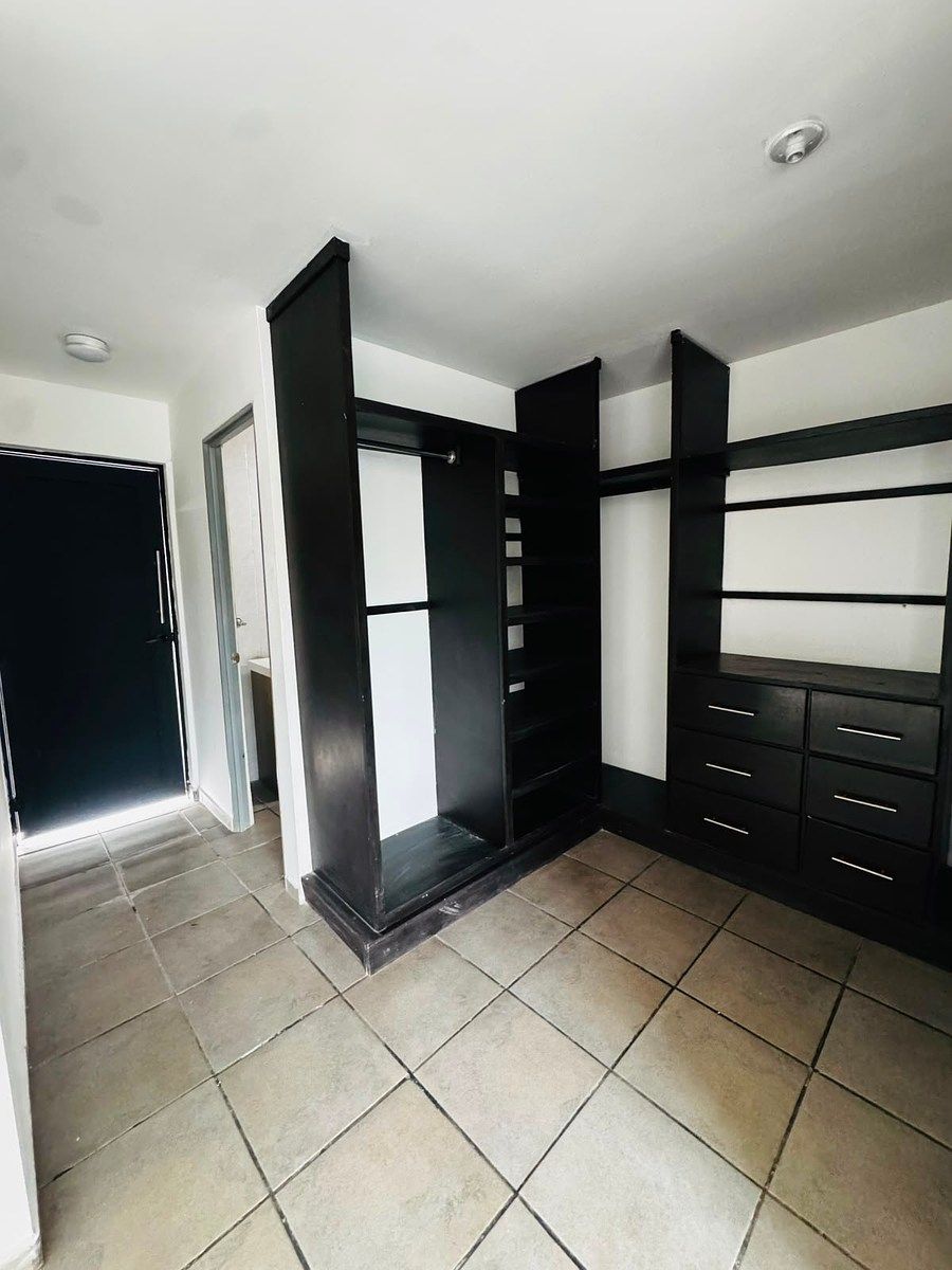 Walking Closet Habitacion Principal, photo 11 of 21