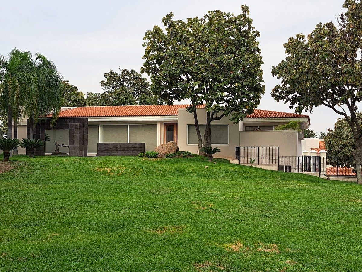 Flat land with terrace and construction in El Palomar, photo 1 of 11