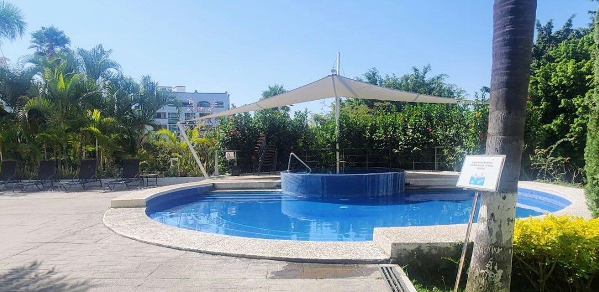 Jacuzzi y chapoteadero, photo 2 of 16