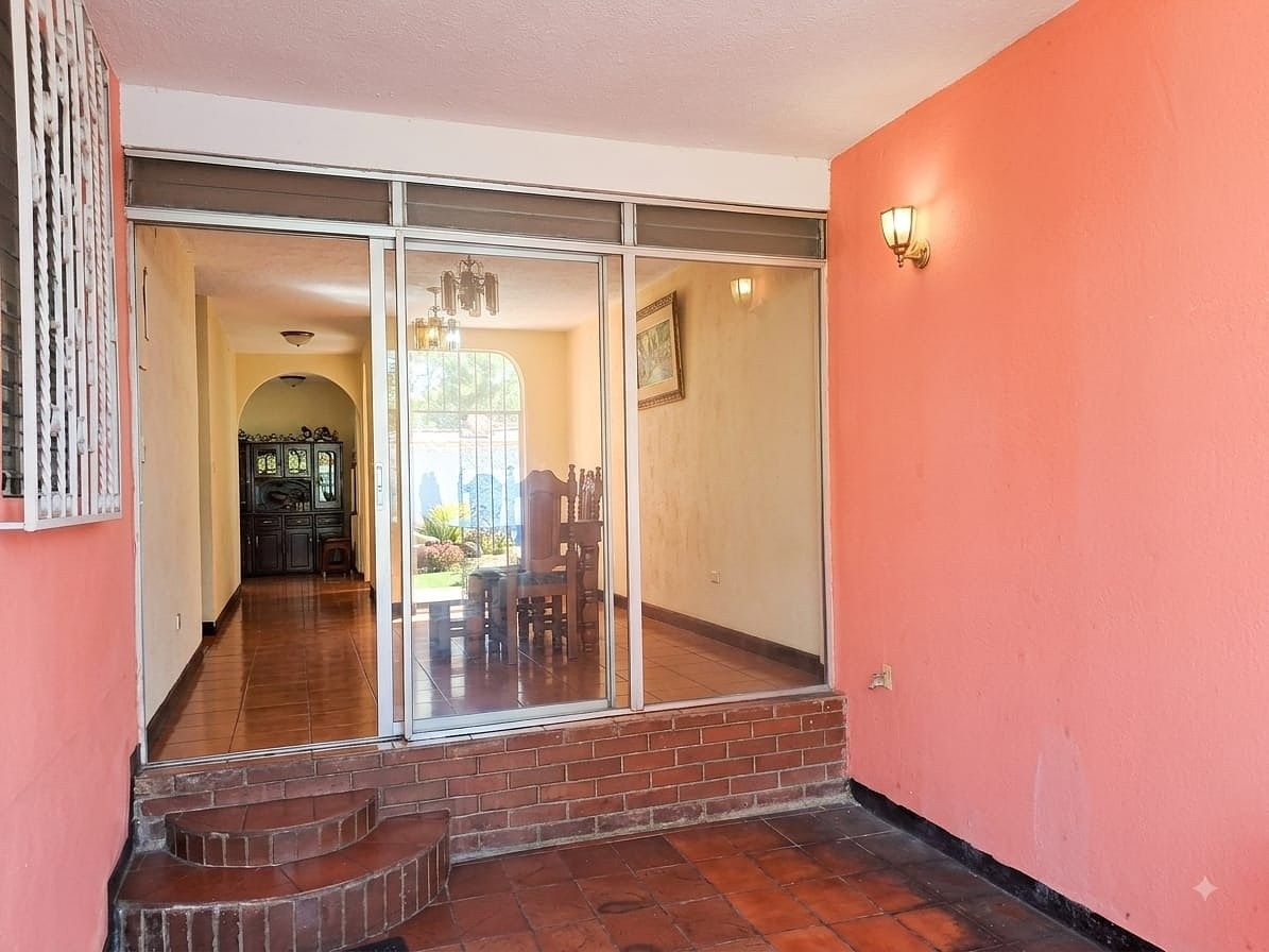 Casa de 3 Niveles en Venta | Residenciales Petapa, Zona 7, foto 1 de 7