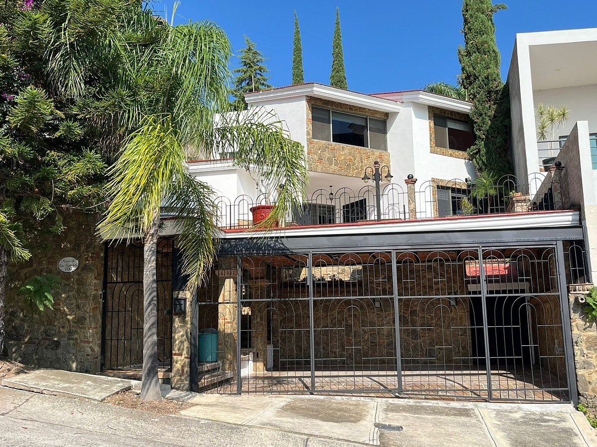 Casa en Bugambilias, Segunda Sección | 3 niveles, jardín y URGE!!!!!, foto 1 de 23