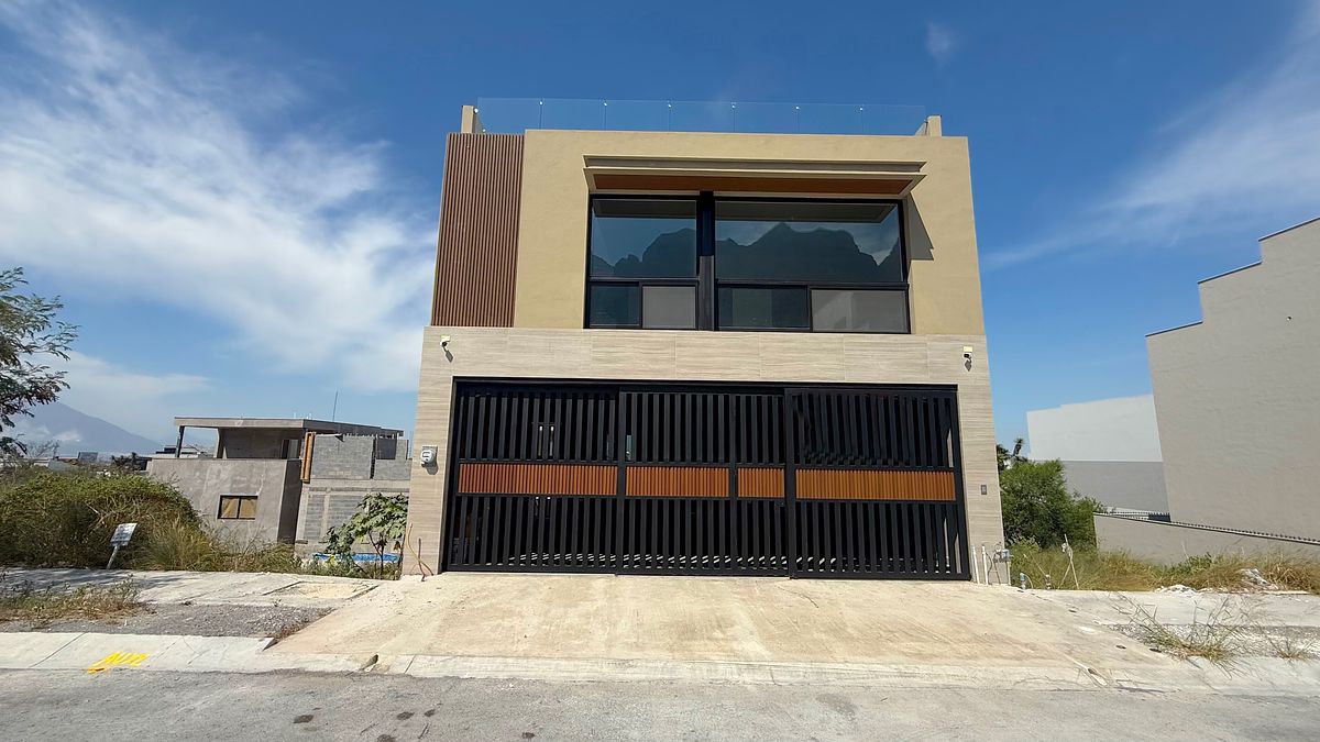 Casa à VENDA ou ALUGUEL, nova, na área de Cumbres acima da Av Leones, Monterrey, foto 1 de 26