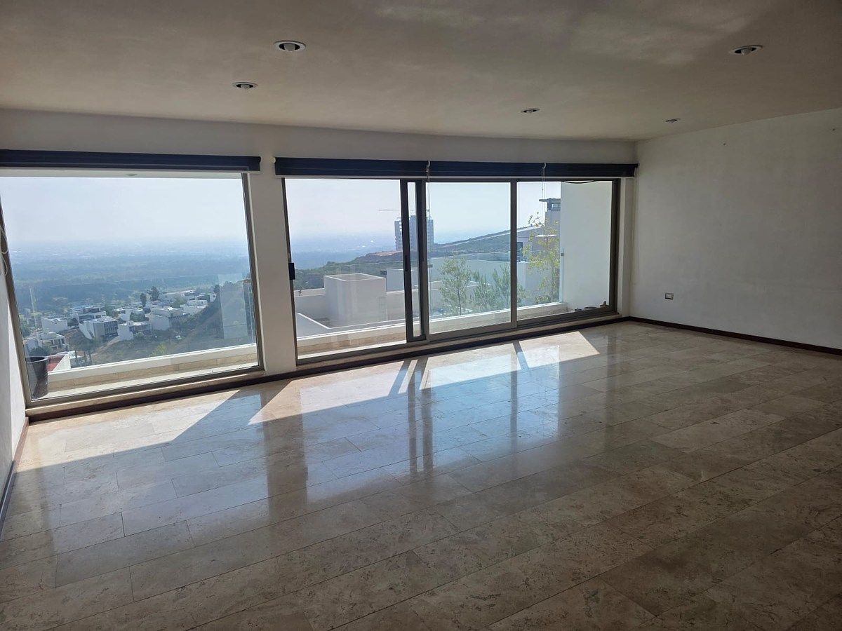 Casa en renta en Sierra Azul 3 recs con baño y vestidor, jardin., foto 1 de 24