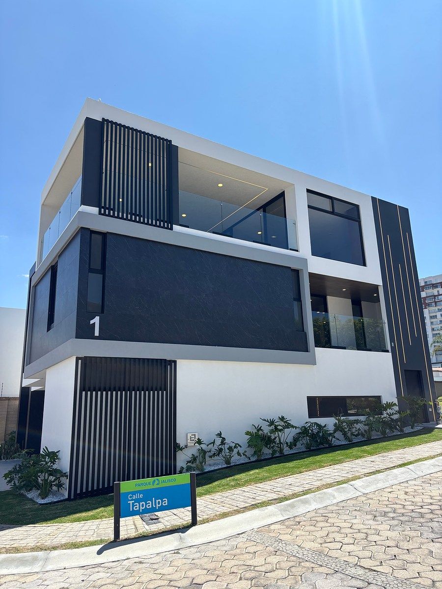 CASA EN VENTA EN LOMAS DE ANGELOPOLIS, foto 1 de 28