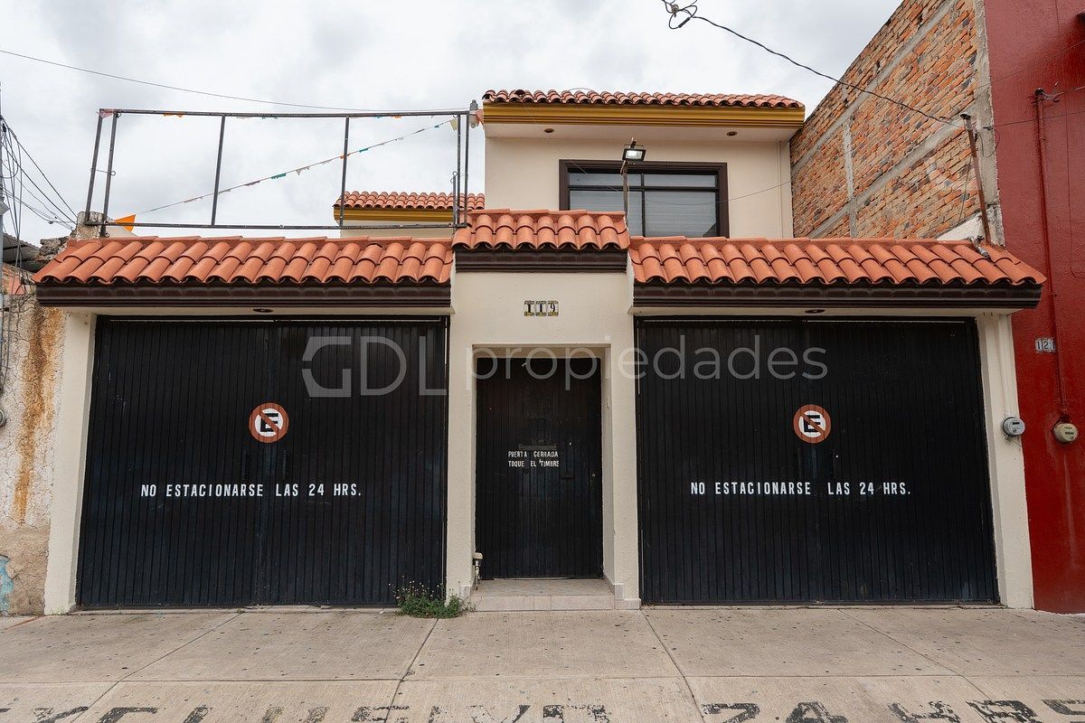 VENTURA ANAYA CASA MUY AMPLIA EN VENTA - foto 1