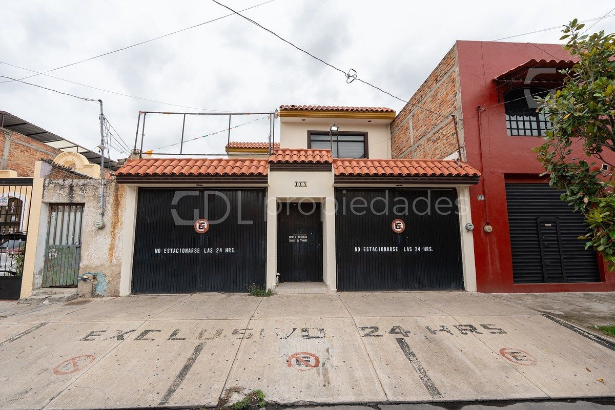 VENTURA ANAYA CASA MUY AMPLIA EN VENTA - foto 2