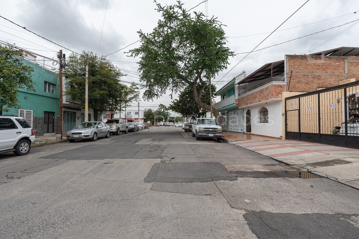 VENTURA ANAYA CASA MUY AMPLIA EN VENTA - foto 4