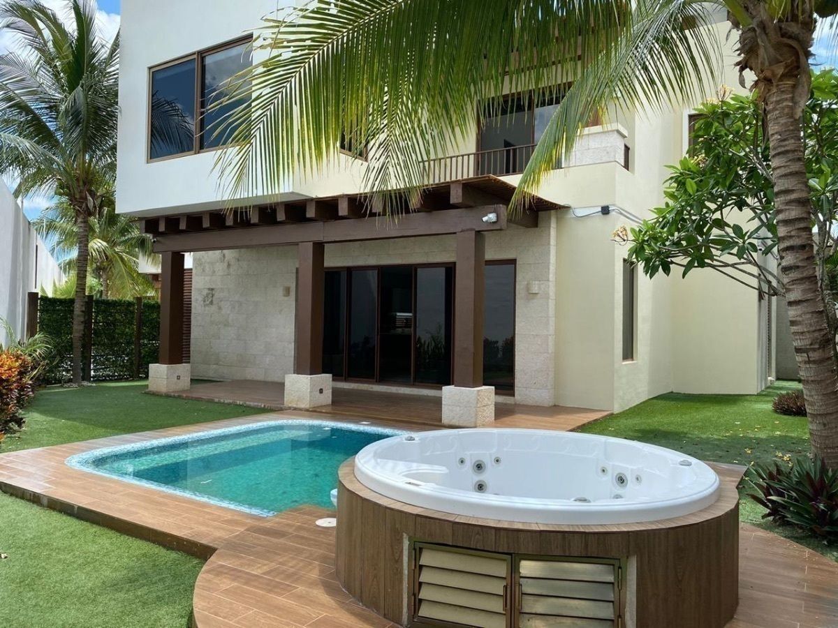 Casa en Yucatán Country Club, Mérida, foto 2 de 33