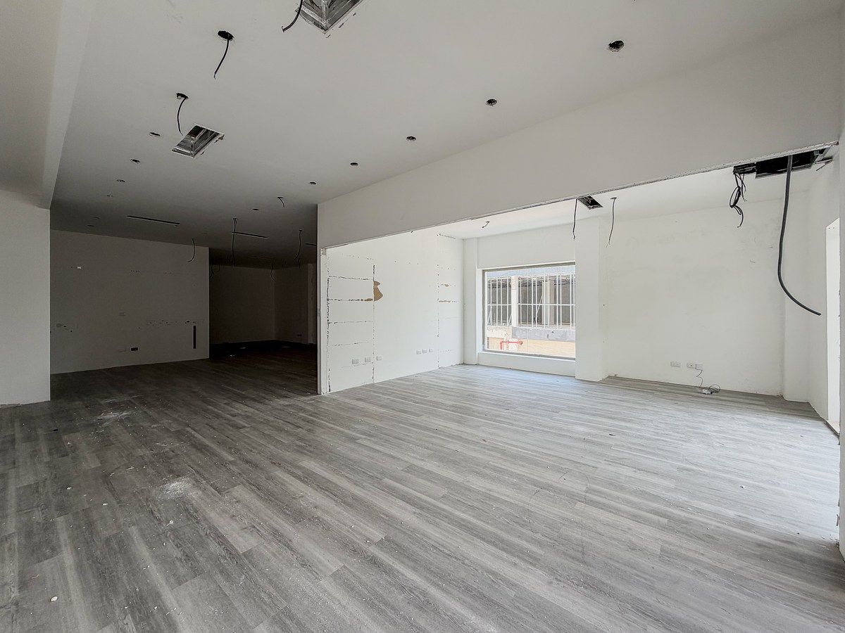 AMPLIO LOCAL COMERCIAL DE 101 M² EN PARAÍSO, foto 1 de 5