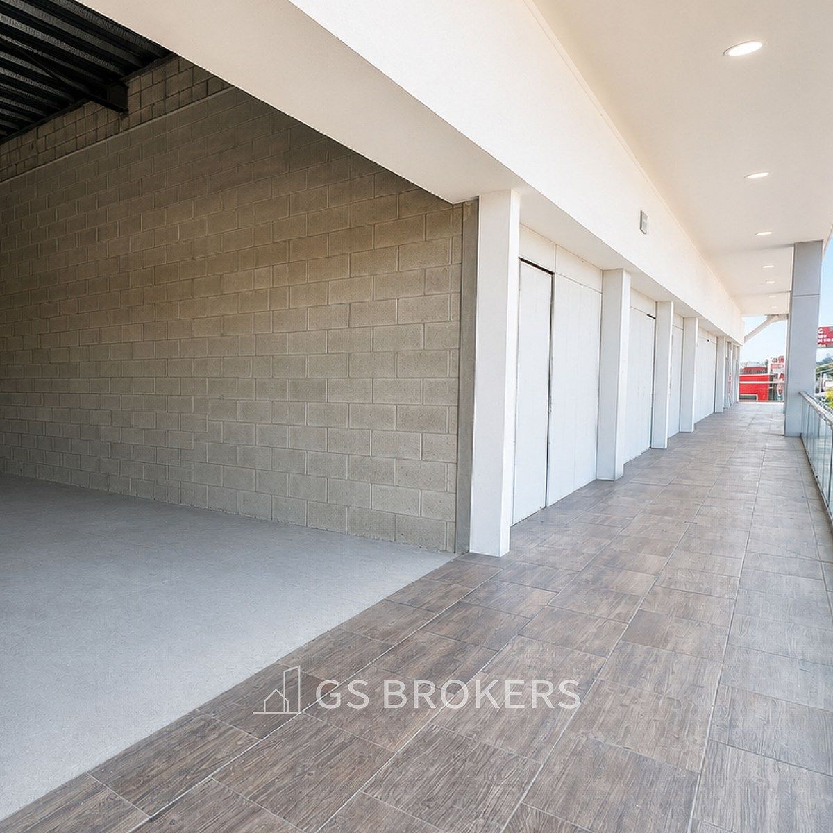 Locales Comerciales 32,33 y 48 en venta Plaza Silver Center | Technology Park