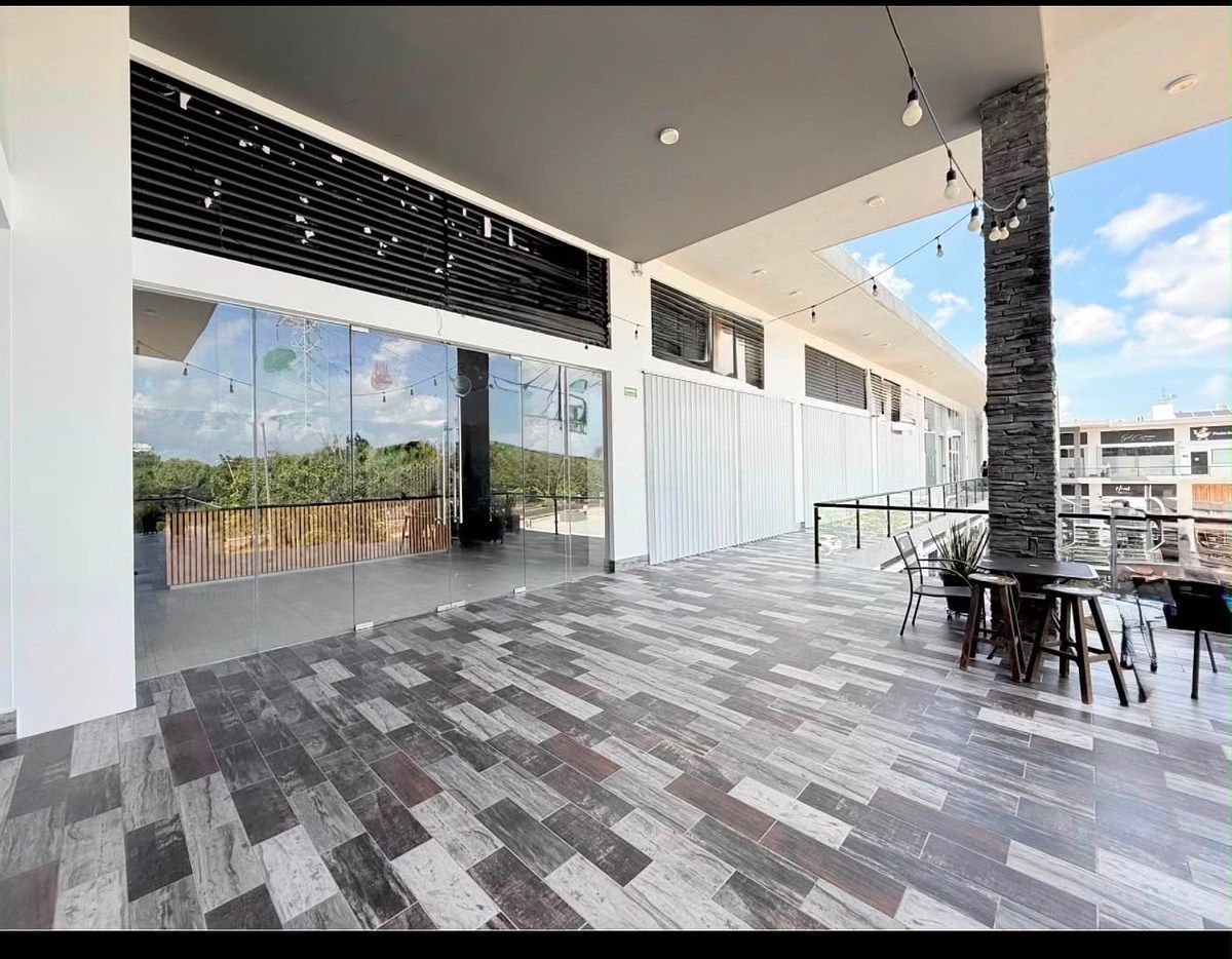 RENTA O VENTA DE LOCAL COMERCIAL MASTER PLAZA RENTA $34,000 VENTA $4,450,000, foto 1 de 13