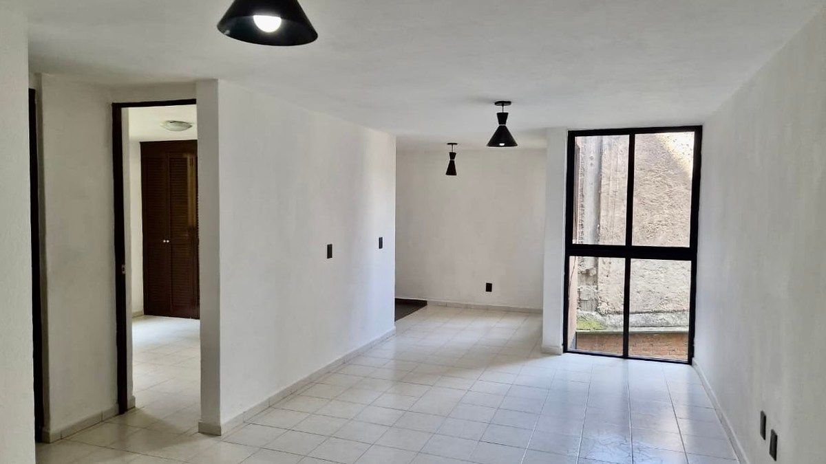APARTAMENTO REMODELADO À VENDA | JARDINS DE ATIZAPÁN | TÉRREO, foto 1 de 23