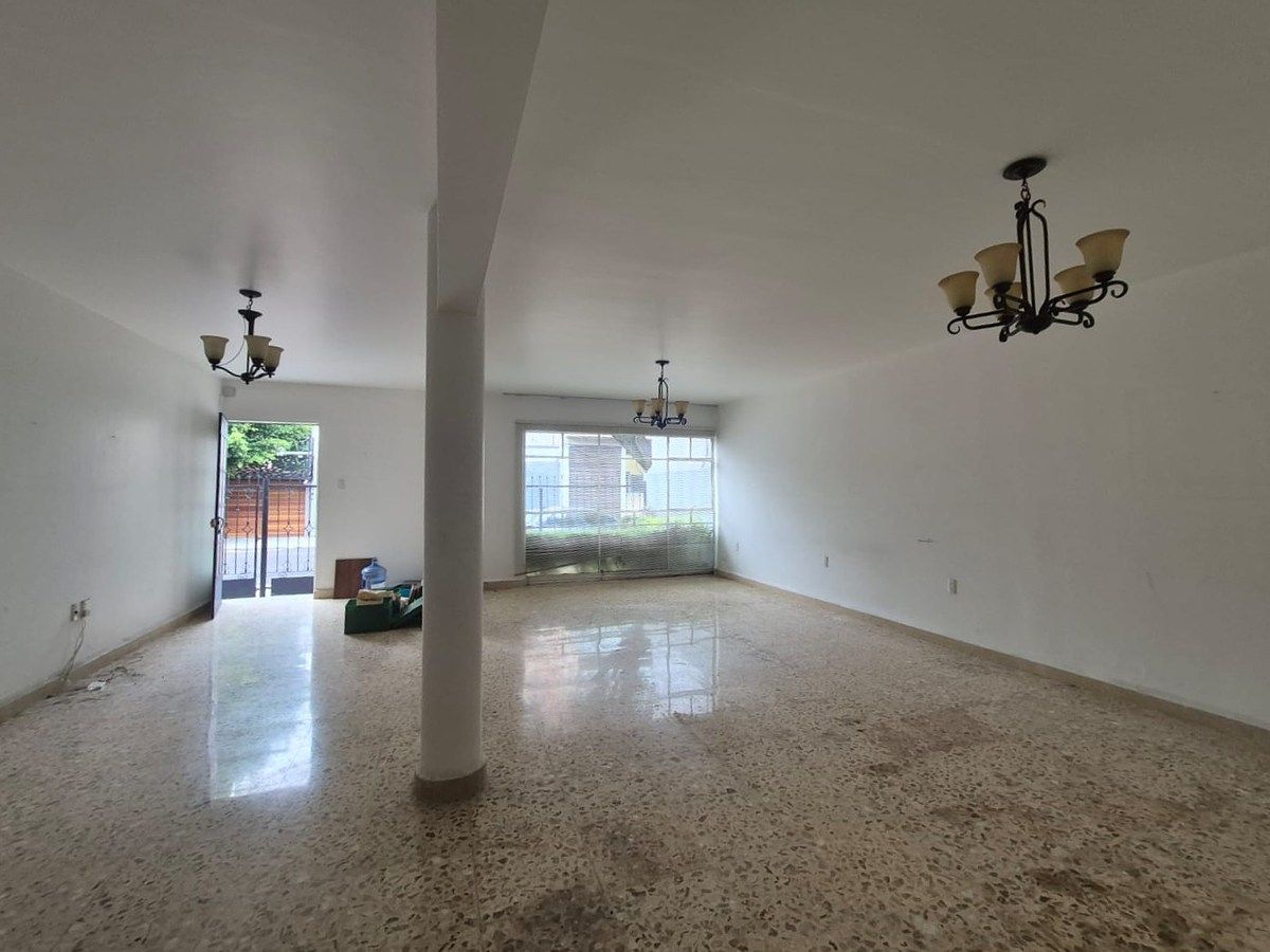 HOUSE FOR RENT IN COL. DEL VALLE, photo 1 of 12