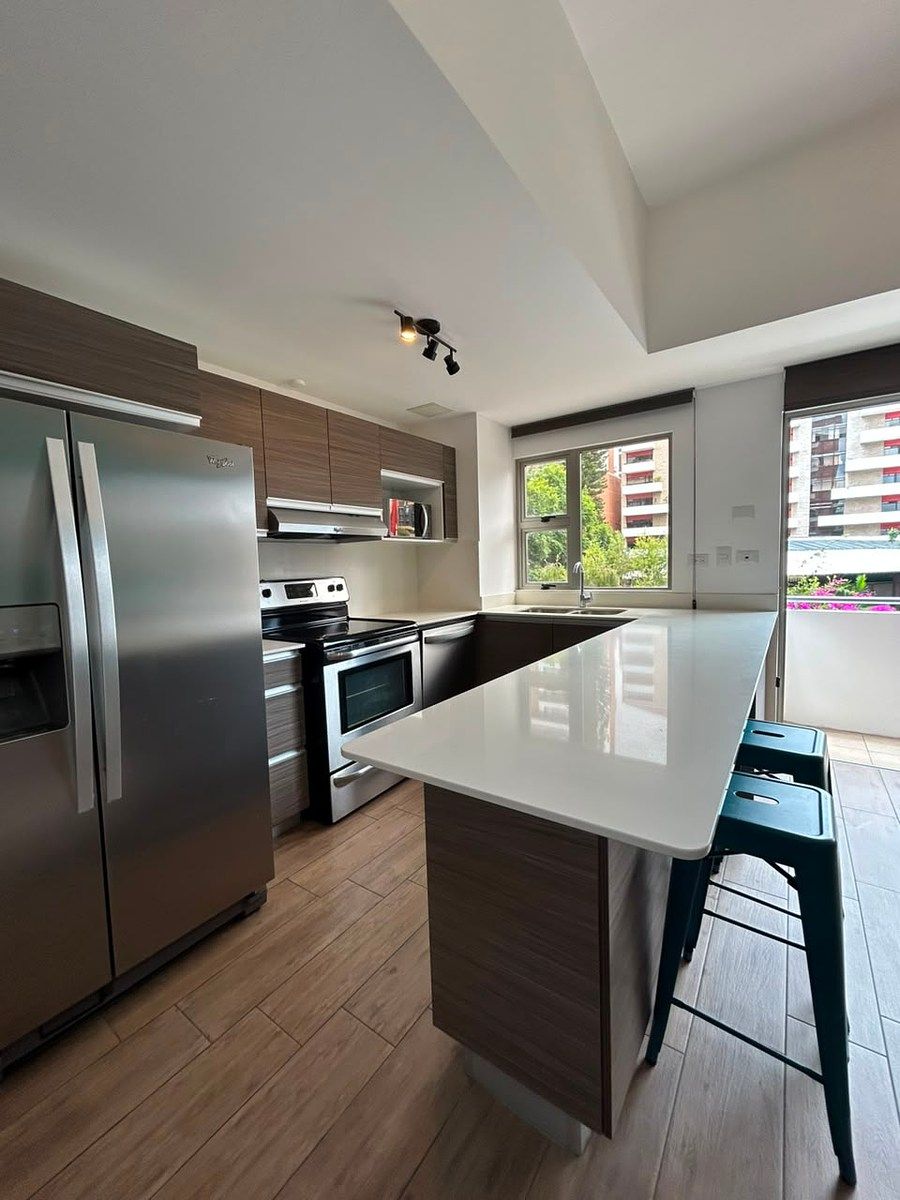 Apartamento En Renta Amueblado En Zona 10, foto 1 de 16