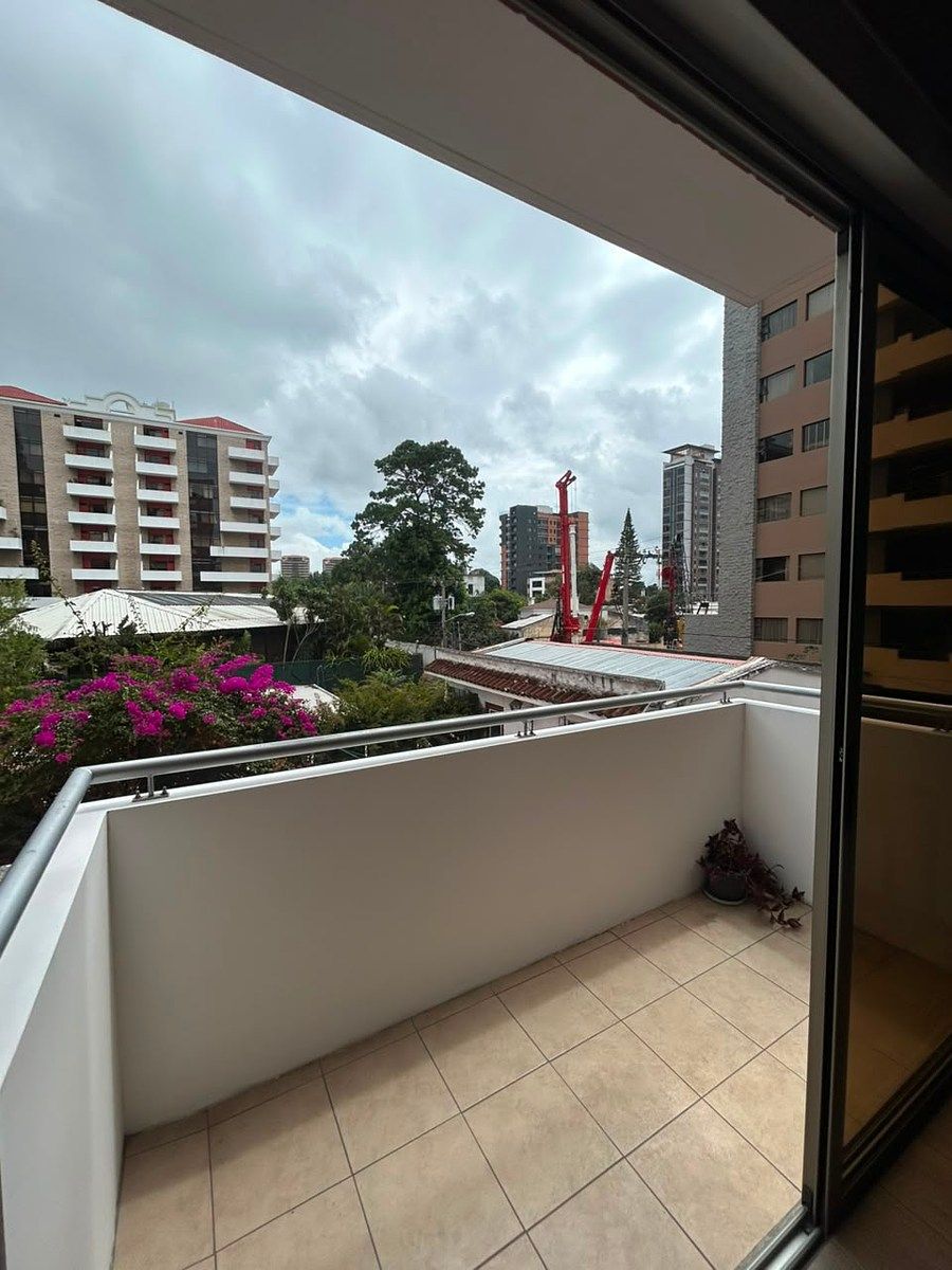 Apartamento en Zona 10, Guatemala, foto 8 de 16