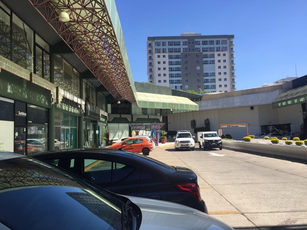 Local en centro comercial en Vallarta Poniente, Guadalajara, foto 12 de 38
