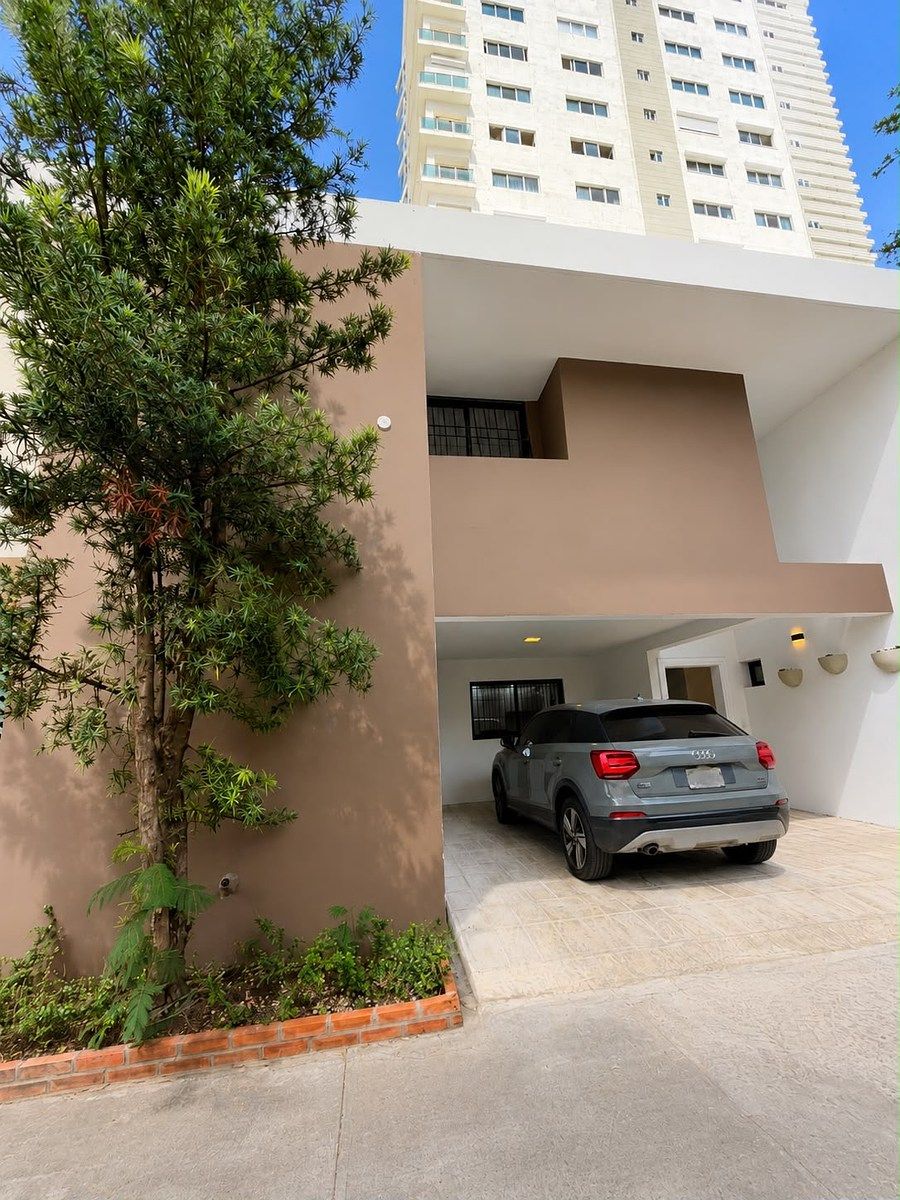 Townhouse / Casa en Alquiler en Piantini | 179 m² | 3 Habitaciones |, foto 1 de 19