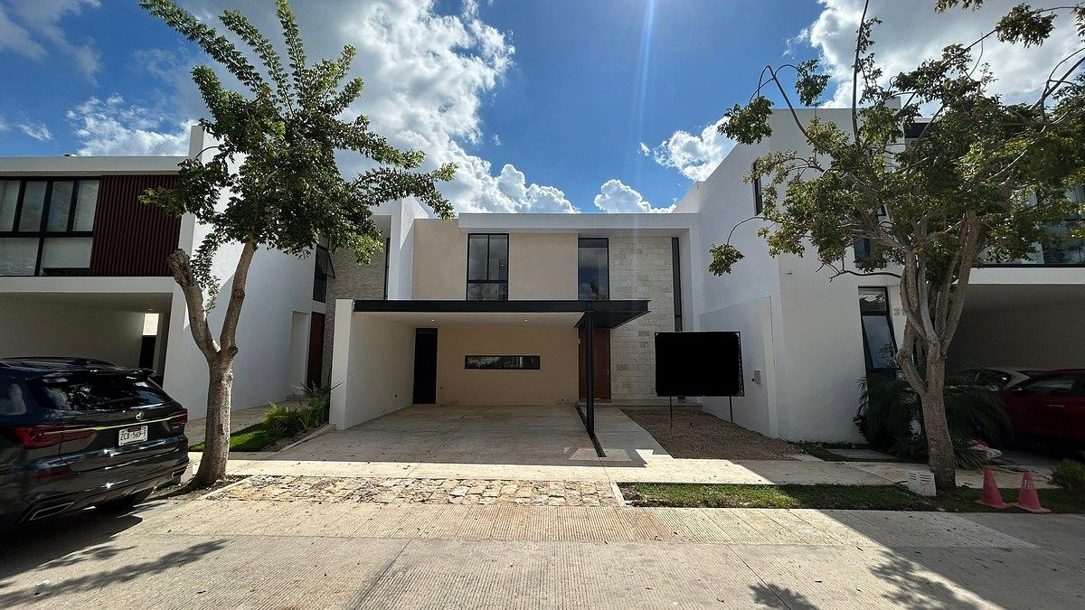 CASA À VENDA EM TEMOZÓN NORTE | PRIVADA | 3 QUARTOS COM PISCINA E JARDIM, foto 1 de 18