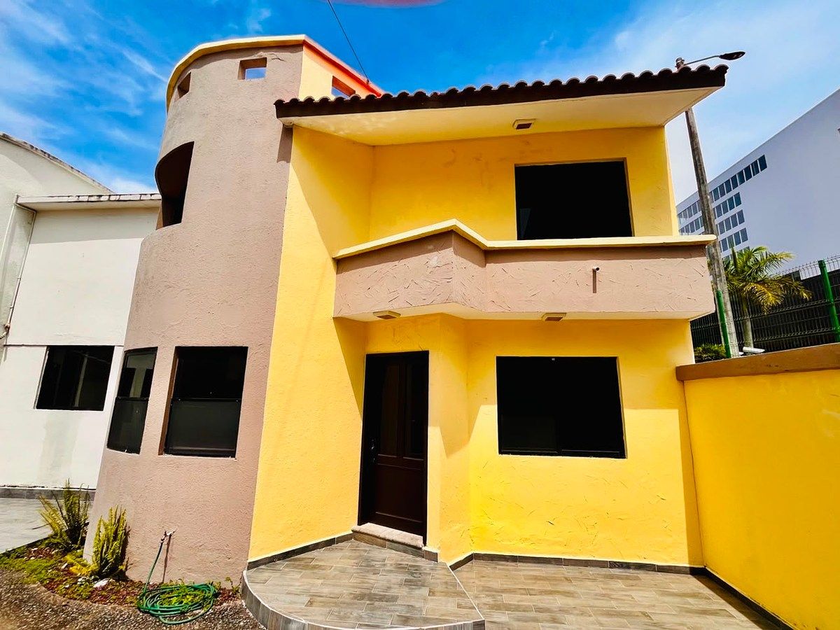 Casa à venda em Veracruz em um conjunto privado perto da praia de Boca do Rio, foto 1 de 21