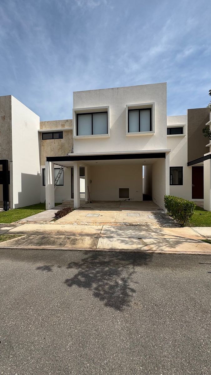 CASA EN RENTA DENTRO DE PRIVADA CUMBRES, foto 1 de 15
