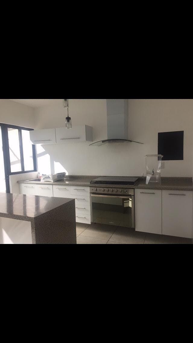 casa en venta en santa fe juriquilla remodelada, 3 rec y sala de tv en pb