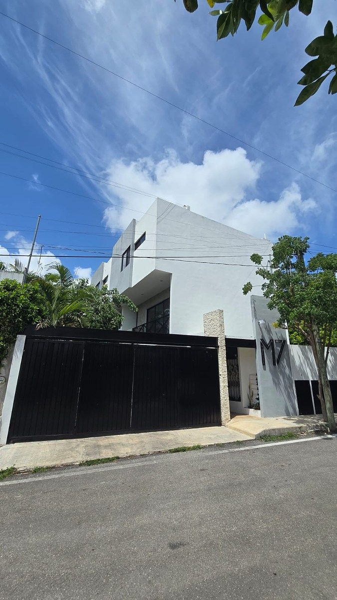 Casa geminada mobiliada à venda em Montebello, Mérida | 2 quartos | Piscina |, foto 1 de 30
