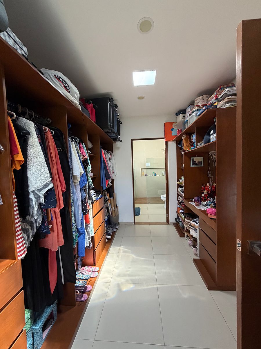 Closet Recámara Principal, foto 14 de 27