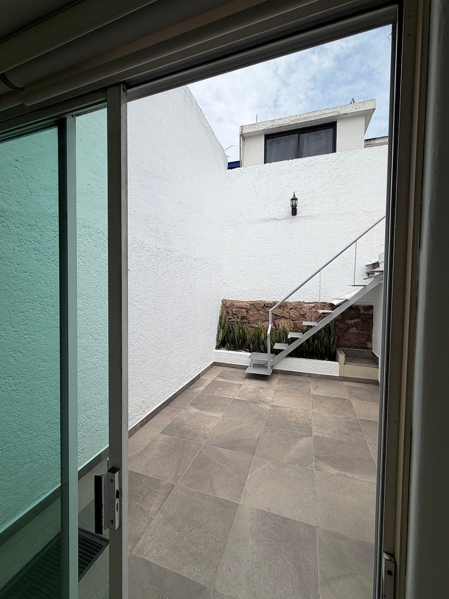 Escalera hacia terraza 2, foto 17 de 20