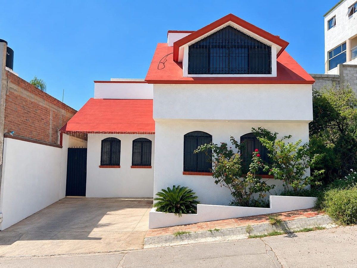 HOUSE FOR SALE IN PARRAL, photo 1 of 12