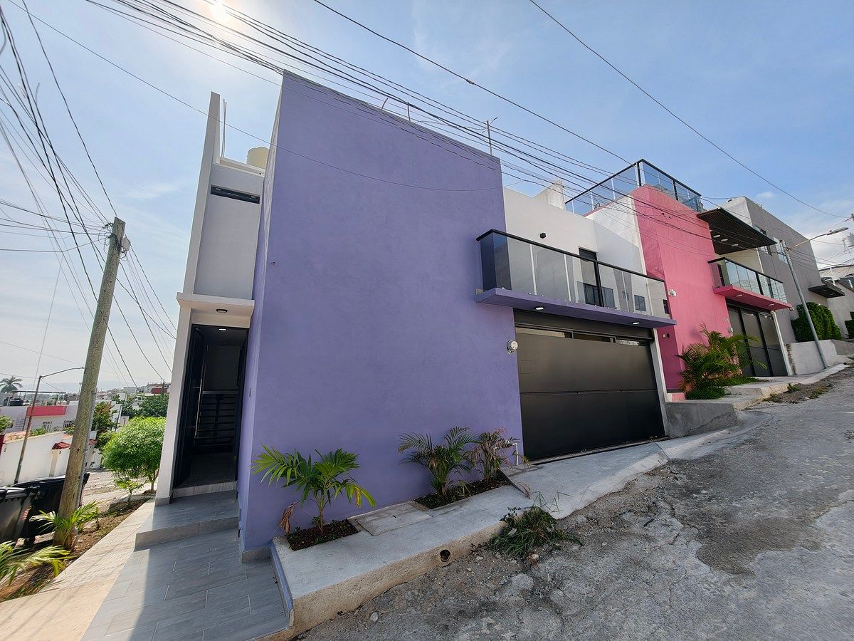 Sabines House, photo 1 of 14