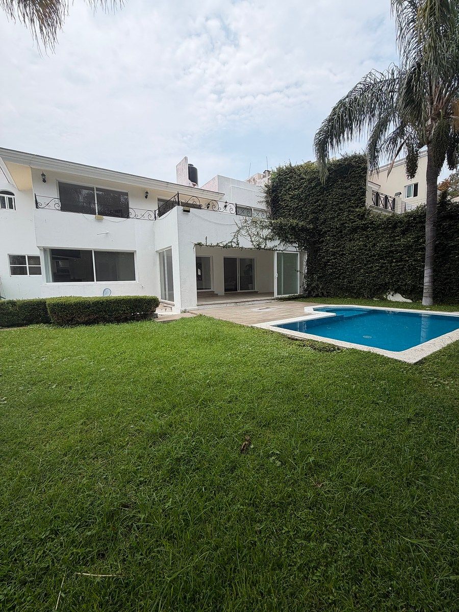 Beautiful residence for sale in Bugambilias with pool, photo 1 of 28